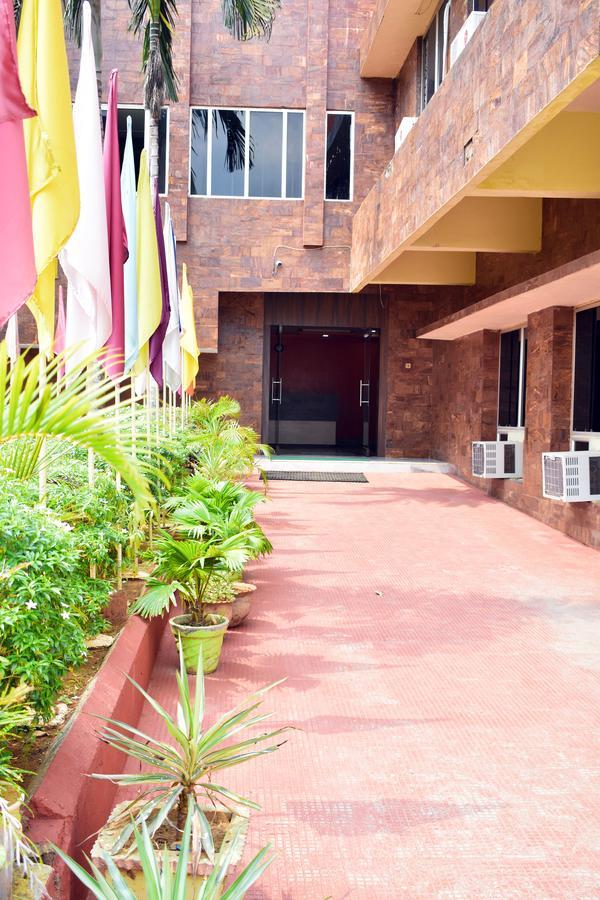 Hotel Triveni Balangir Exterior foto
